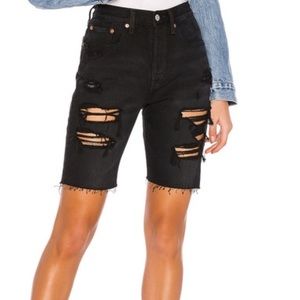 Levi’s 501 Black Slouch Short in Slouch Around